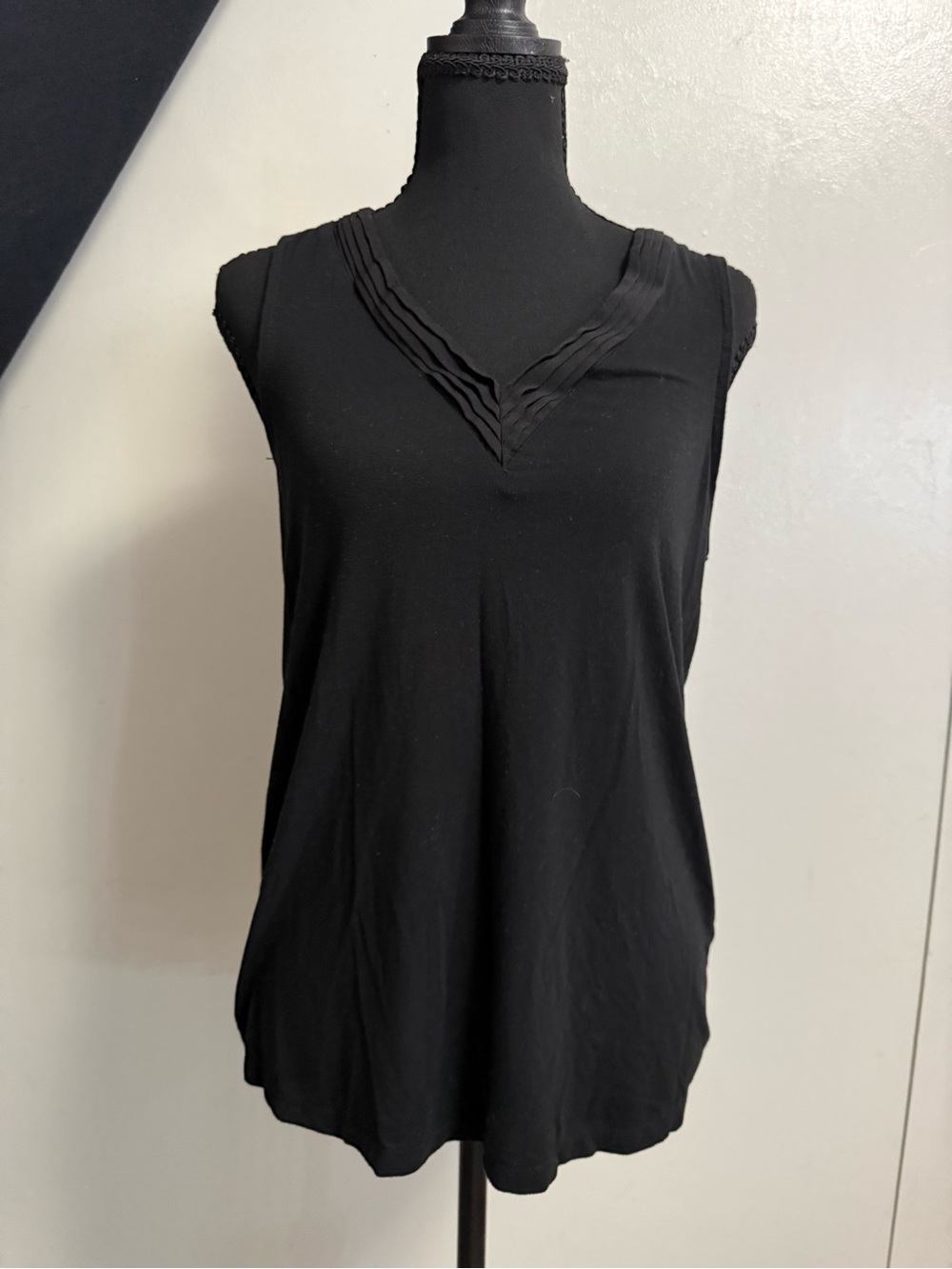 Banana Republic Black Sleeveless V-Neck Tank